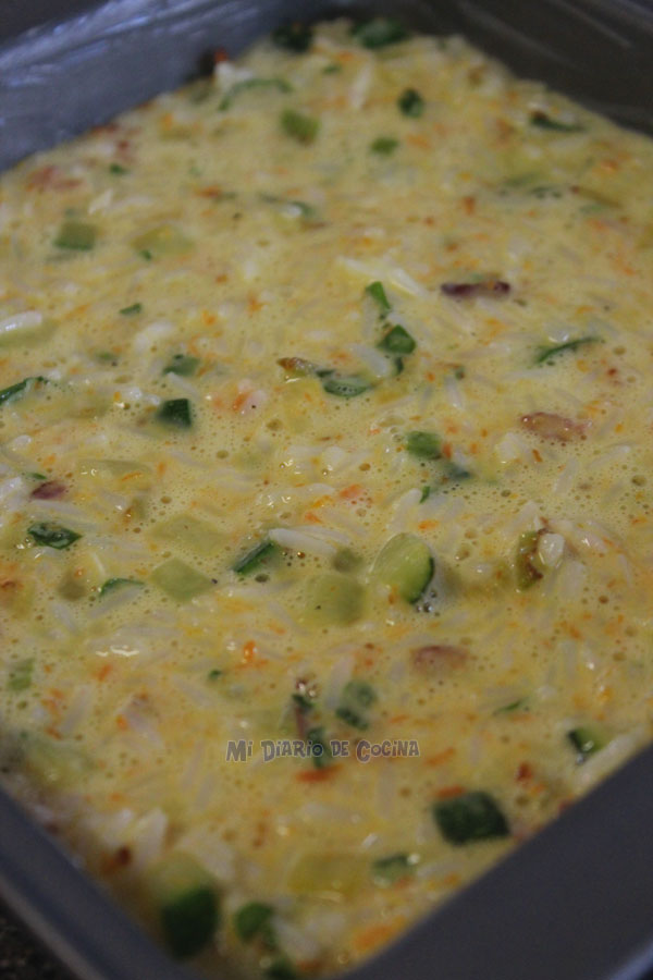 Tortilla de arroz, tocino y verduras