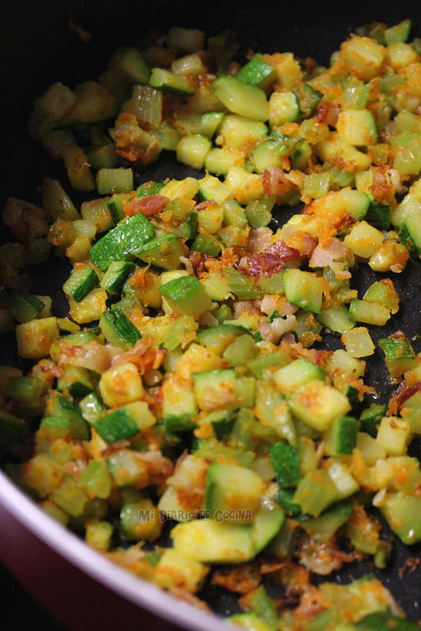 Tortilla de arroz, tocino y verduras