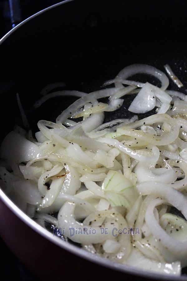 Chuletas-de-cerdo-con-manzanas-y-cebolla-caramelizada03