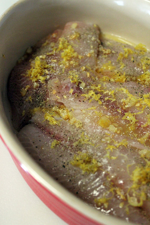 Pasta a la mantequilla con espinacas, albahaca, limón y tilapia Pasta a la mantequilla con espinacas, albahaca, limón y tilapia