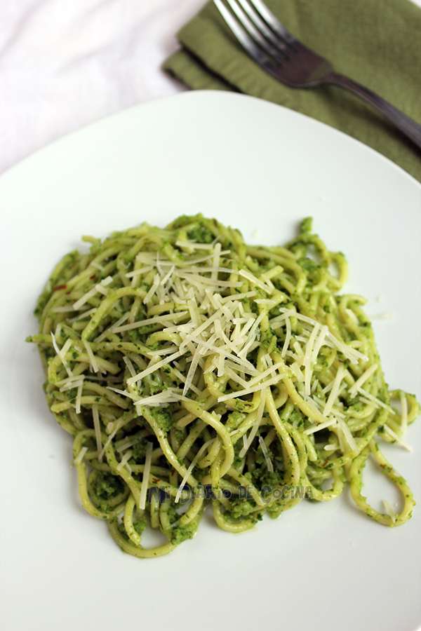 Pasta-con-pesto-de-perejil