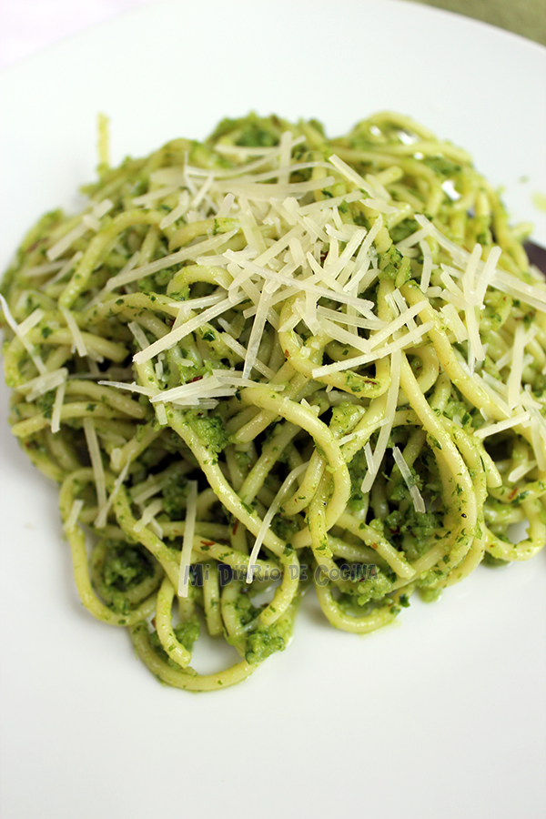 Pasta con pesto de perejil Pasta con pesto de perejil