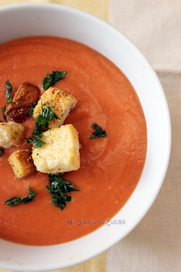 Sopa-de-tomates,-apio-y-zapallo-italiano02
