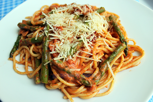 Pasta-con-esparragos-y-tocino02