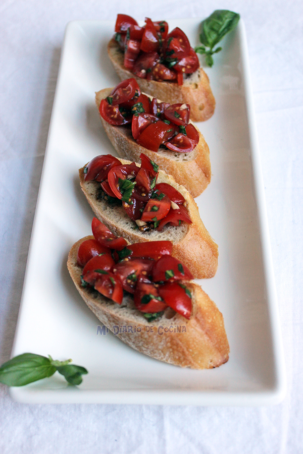 Bruschetta-de-tomate-y-albahaca01