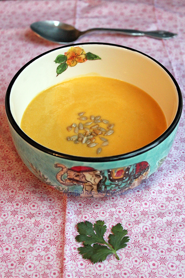 Sopa de zapallo y leche de coco Sopa de zapallo y leche de coco