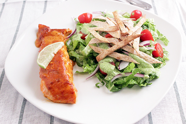 Salmón al horno con salsa de chipotle La Morena Salmón al horno con salsa de chipotle La Morena