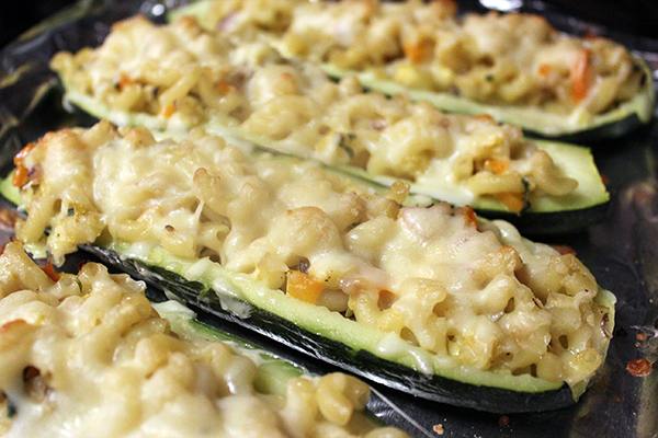 Zapallo italiano relleno con pasta Zapallo italiano relleno con pasta