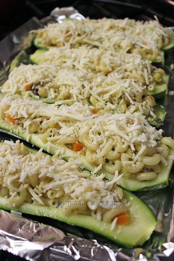 Zapallo italiano relleno con pasta Zapallo italiano relleno con pasta