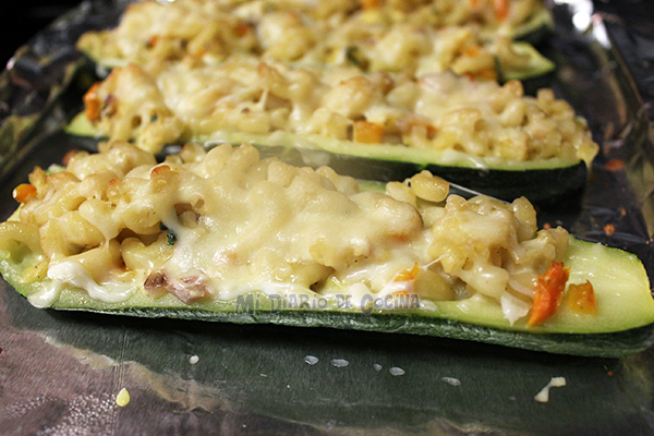 Zapallo italiano relleno con pasta Zapallo italiano relleno con pasta