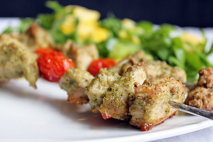 Brochetas-de-pollo-al-pesto01