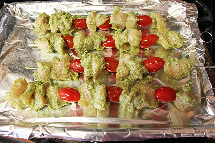 Brochetas-de-pollo-al-pesto02