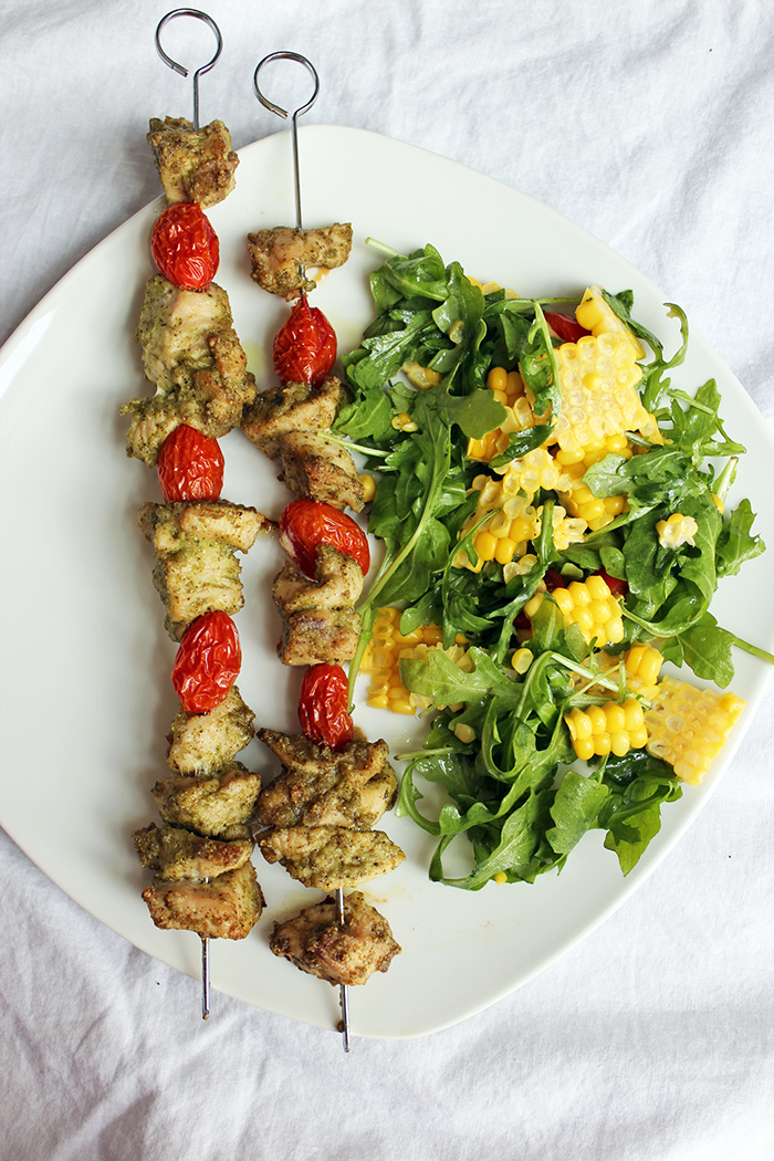 Brochetas-de-pollo-al-pesto04