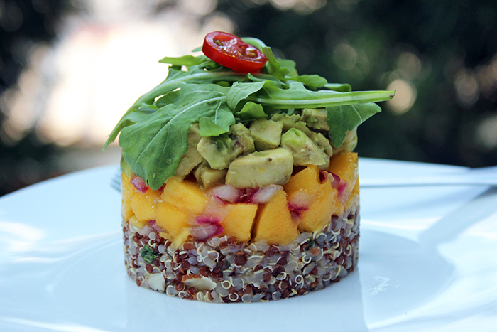 Timbal de quinoa, mango y aguacate Timbal de quinoa, mango y aguacate