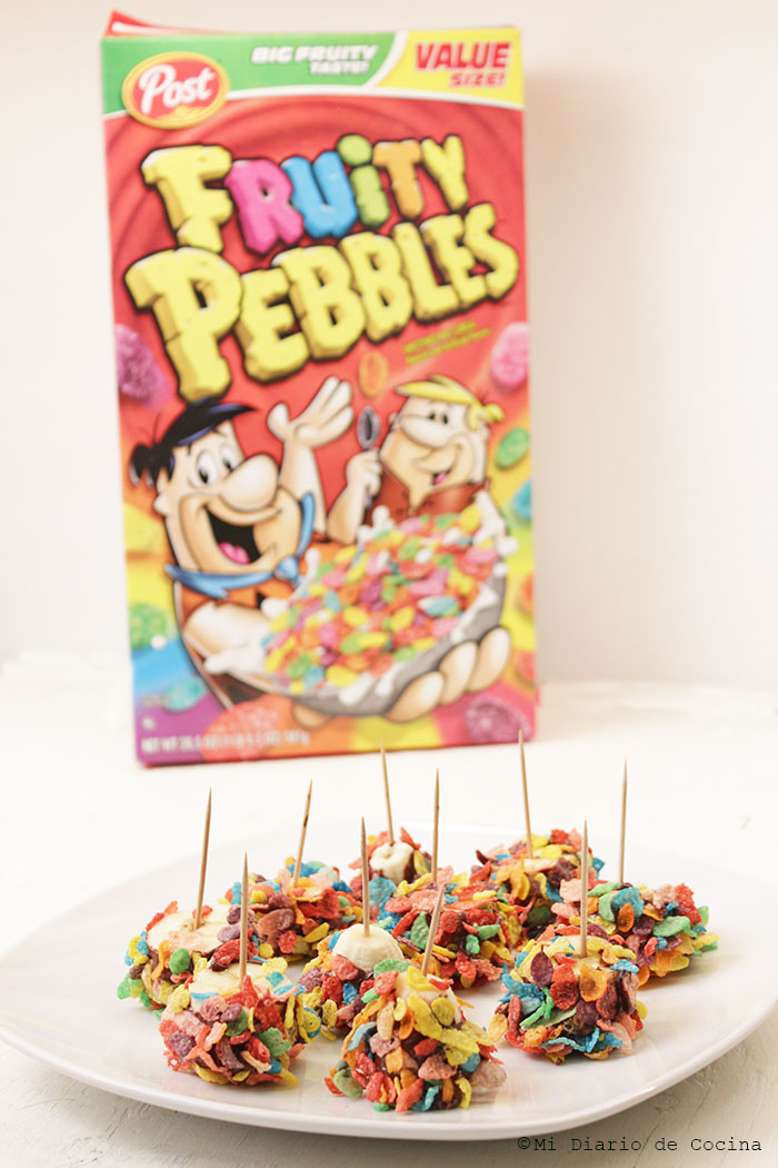 Bocadillos de bananas, chocolate y Fruity Pebbles Bocadillos de bananas, chocolate y Fruity Pebbles