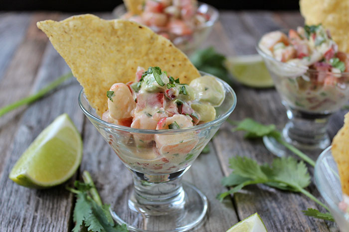 Ceviche de camarón con tortilla chips Ceviche de camarón con tortilla chips