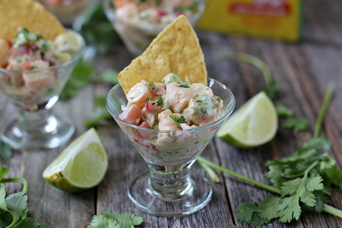 Ceviche de camarón con tortilla chips Ceviche de camarón con tortilla chips