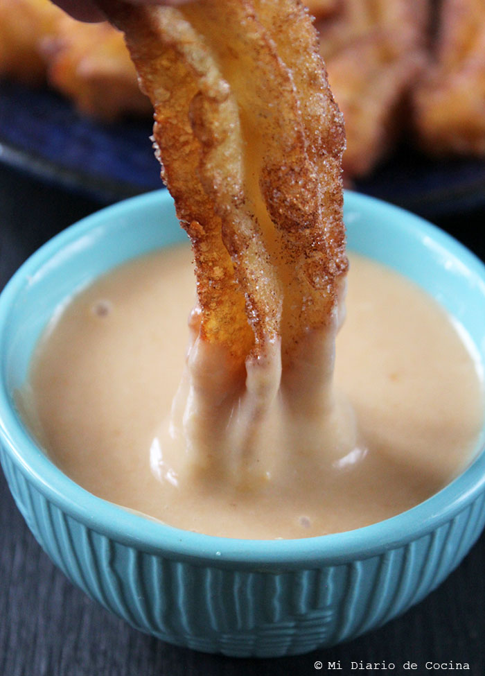 Churros con dulce de leche y lúcuma Churros con dulce de leche y lúcuma