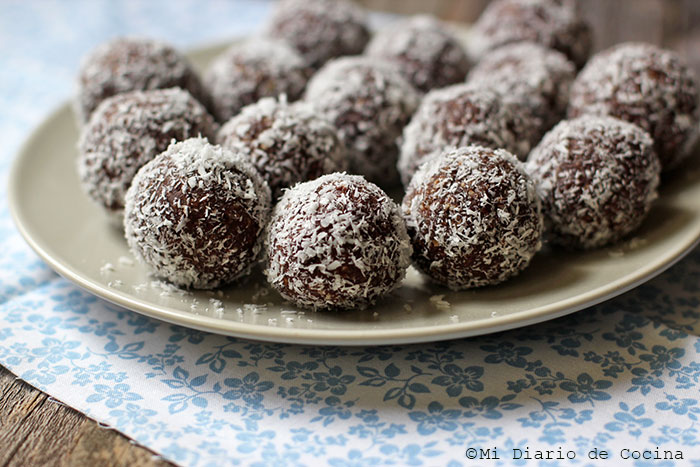 Bolitas de chocolate y almendras