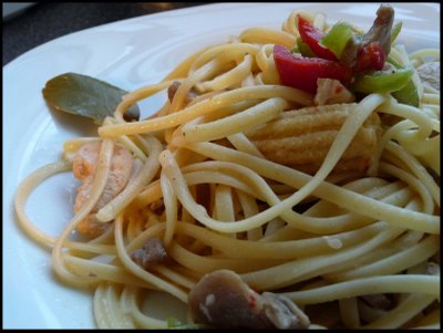 Tallarines con pollo y verduras