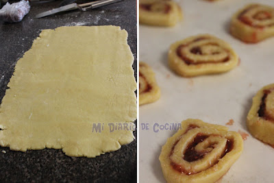 Galletas con mermelada y coco rallado