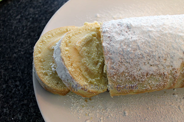 Rollo con crema de vainilla
