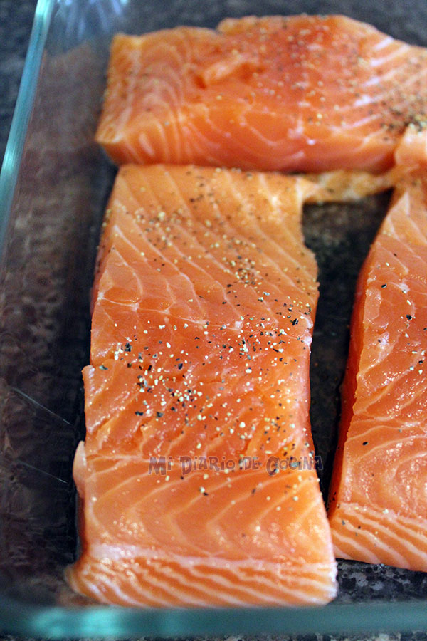 Salmón a la naranja y arroz con porotos negros Salmón a la naranja y arroz con porotos negros