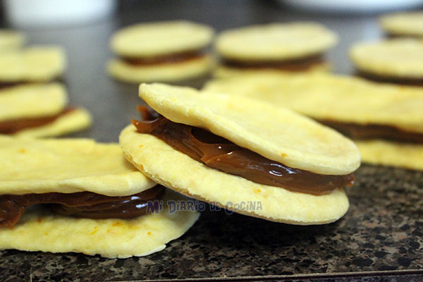 Chilenitos con merengue