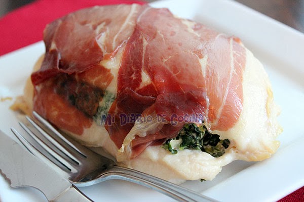 Filete de pollo con prosciutto, espinaca y queso crema