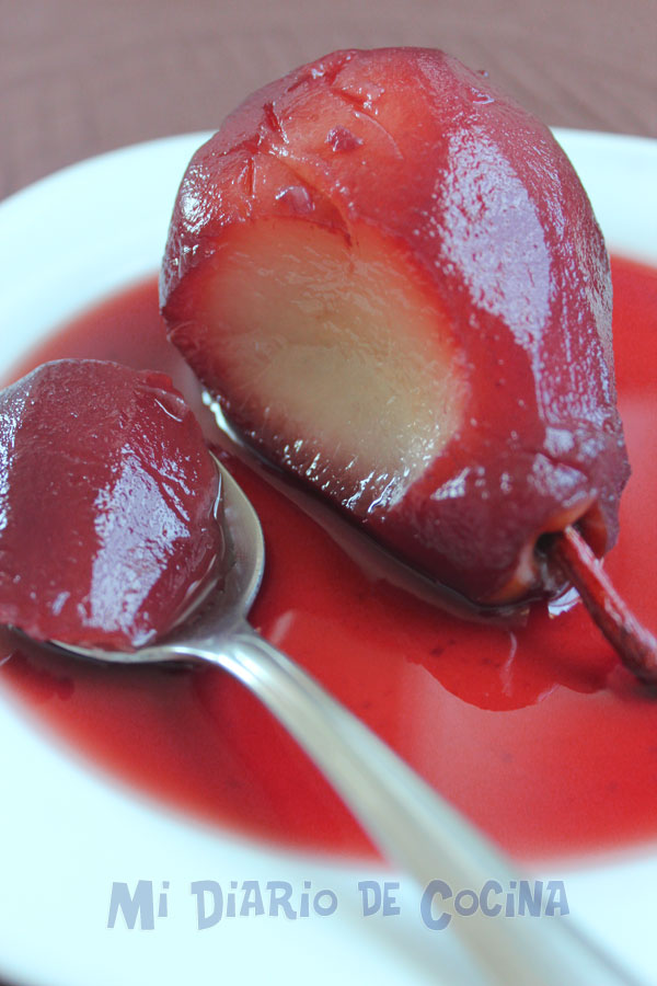 Peras al vino tinto