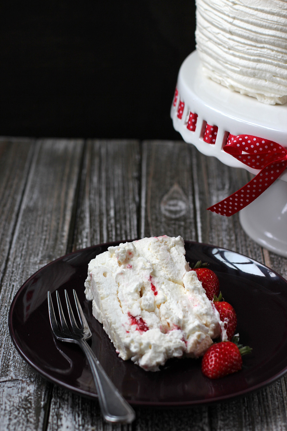 Torta de merengue y frutilla Torta de merengue y frutilla