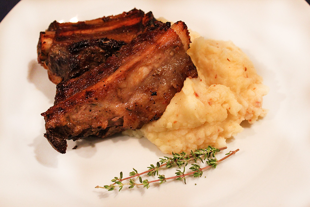 Costillar de cerdo con puré picante Costillar de cerdo con puré picante