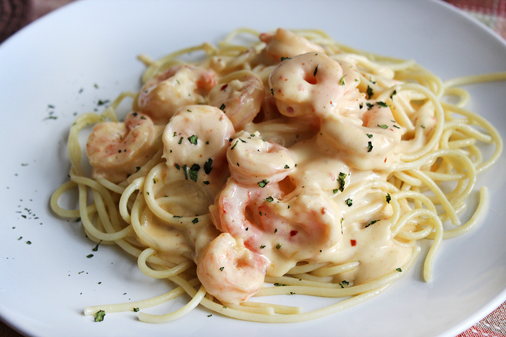 Pasta con camarones y salsa de queso con merquén Pasta con camarones y salsa de queso con merquén