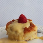 Budín de pan con caramelo y crema inglesa