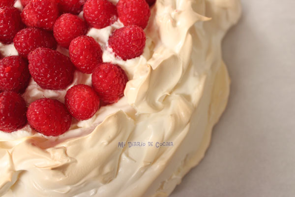 Pavlova con frambuesas