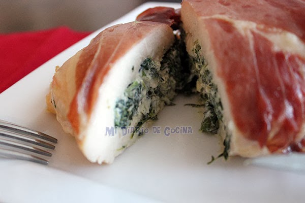 Filete de pollo con prosciutto, espinaca y queso crema