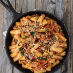 Pasta con pavo y champiñones