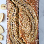 Queque de almendras, banana y tahini