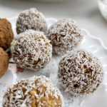 Bolitas de manjar y nuez